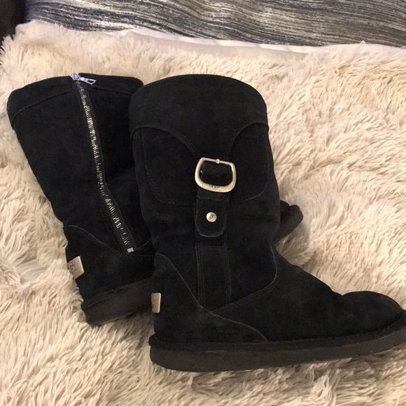 Black UGG boots - Picture 1 of 16